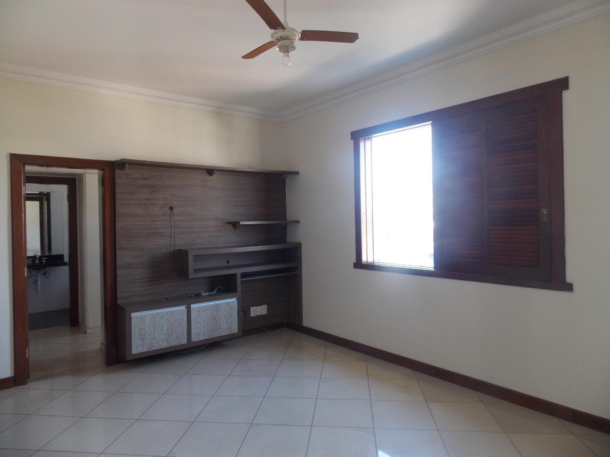 Casa, Havaí, 4 Quartos, 8 Vagas, 2 Suítes