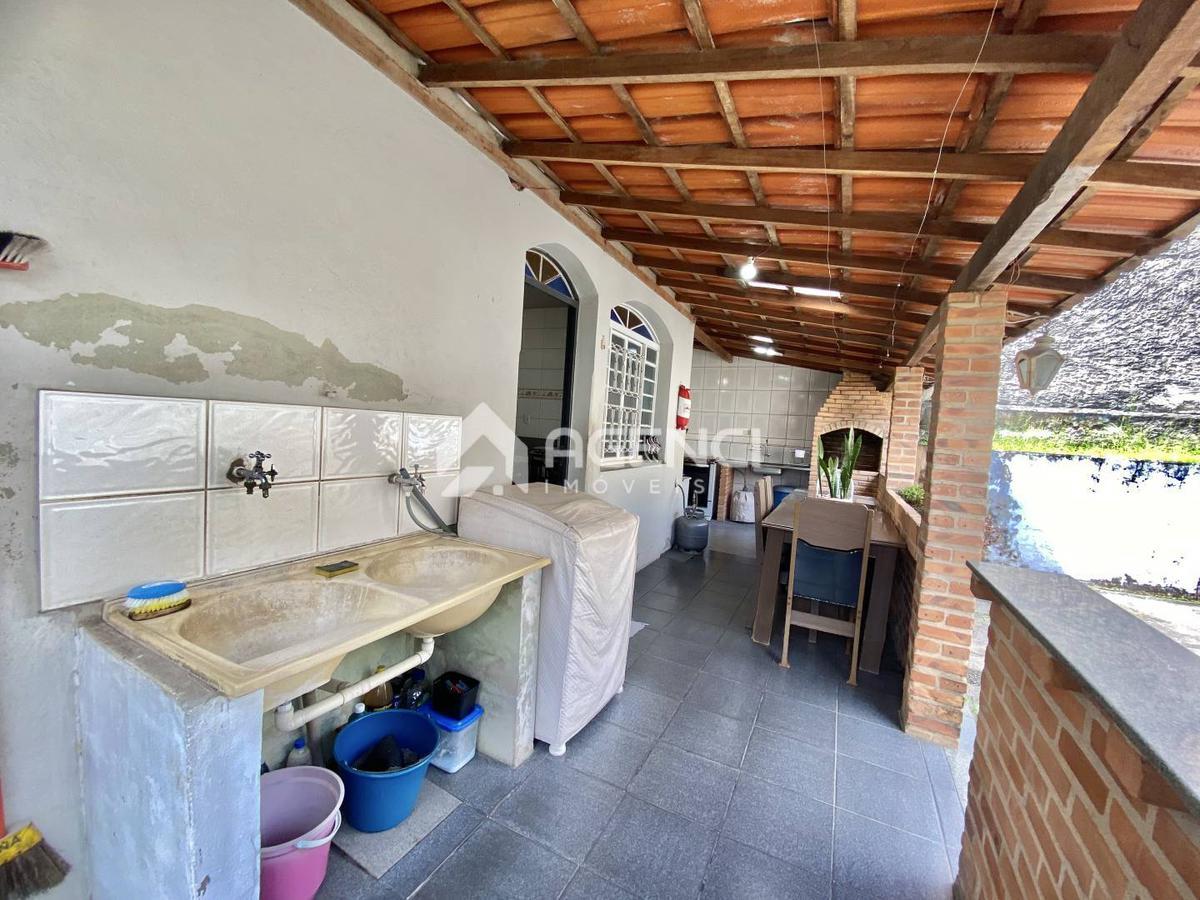 Casa, Camargos, 3 Quartos, 0 Vaga, 1 Suíte