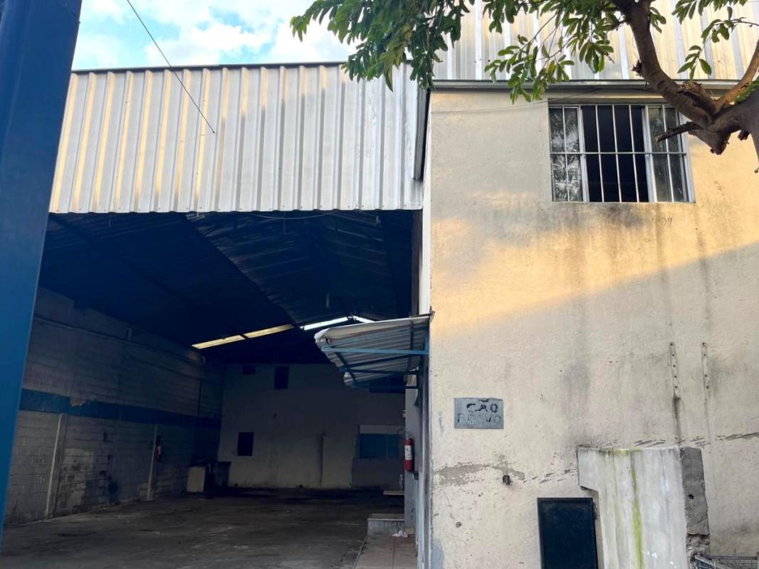 Galpão, Arvoredo, 0 Quarto, 5 Vagas