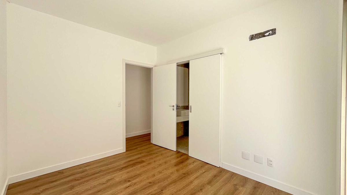 Apartamento, Cruzeiro, 4 Quartos, 4 Vagas, 2 Suítes