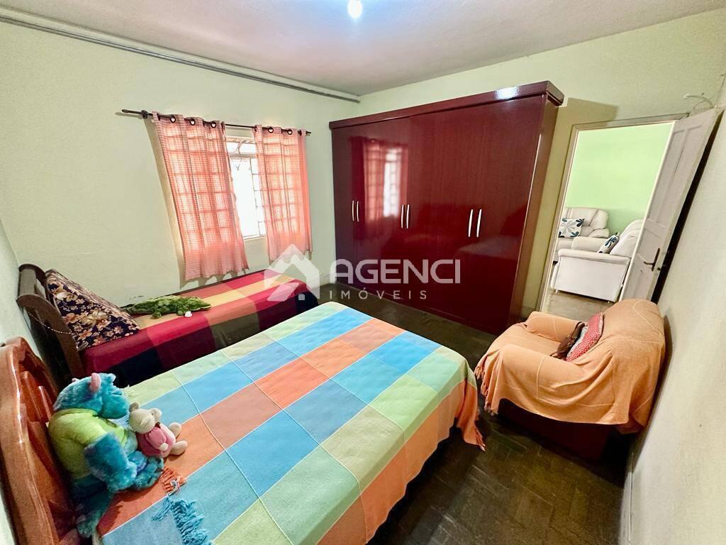 Casa, Coqueiros, 3 Quartos, 0 Vaga, 0 Suíte