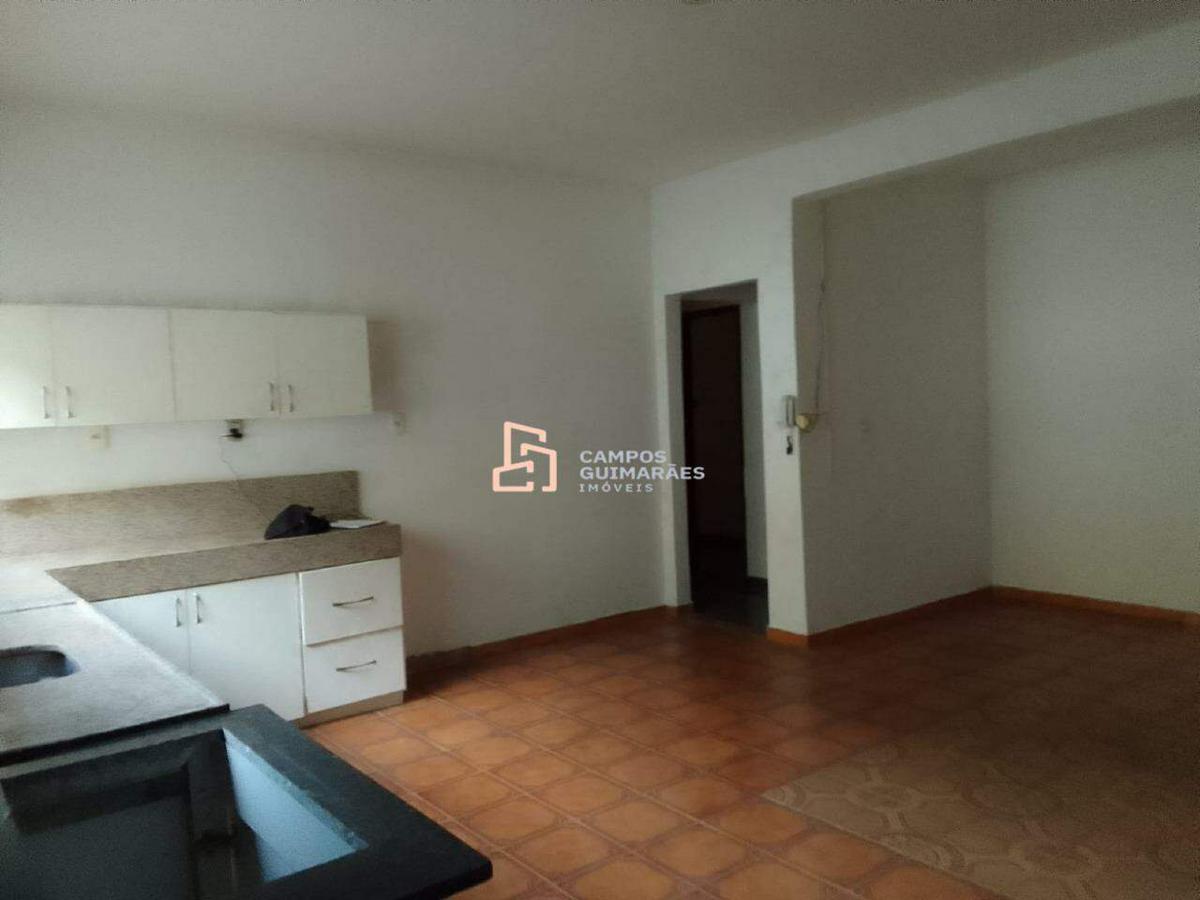 Casa, Industrial, 4 Quartos, 2 Vagas, 1 Suíte