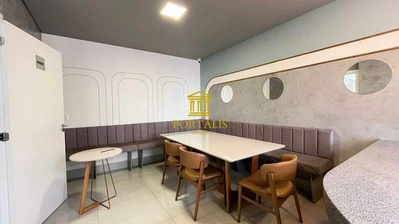 Cobertura, Centro, 2 Quartos, 0 Vaga, 4 Suítes