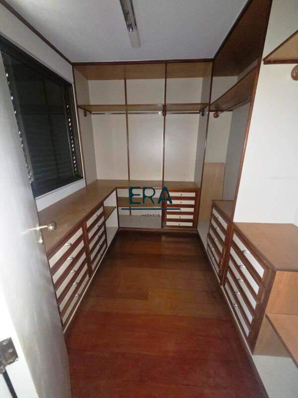 Cobertura, Funcionários, 5 Quartos, 4 Vagas, 4 Suítes