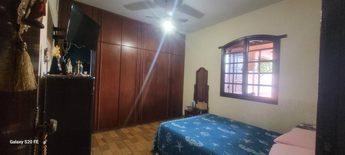 Casa, Quitandinha, 3 Quartos, 4 Vagas, 1 Suíte