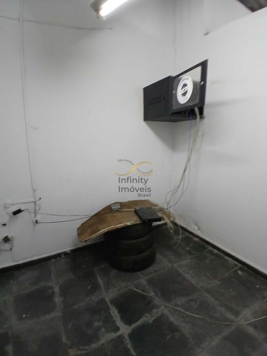 Ponto Comercial, Carlos Prates, 0 Quarto