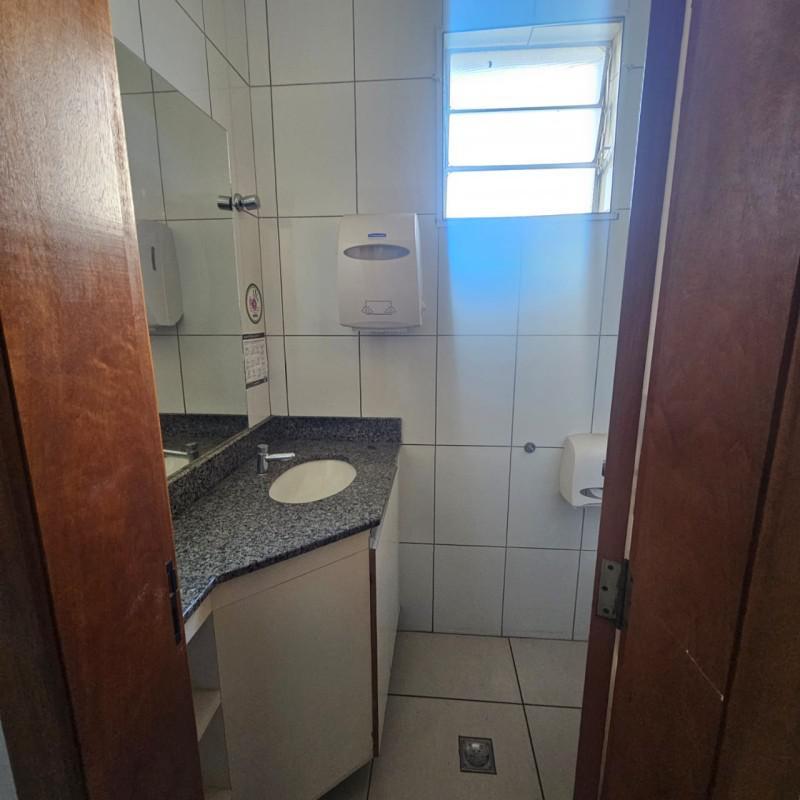 Prédio, Estoril, 0 Quarto, 17 Vagas