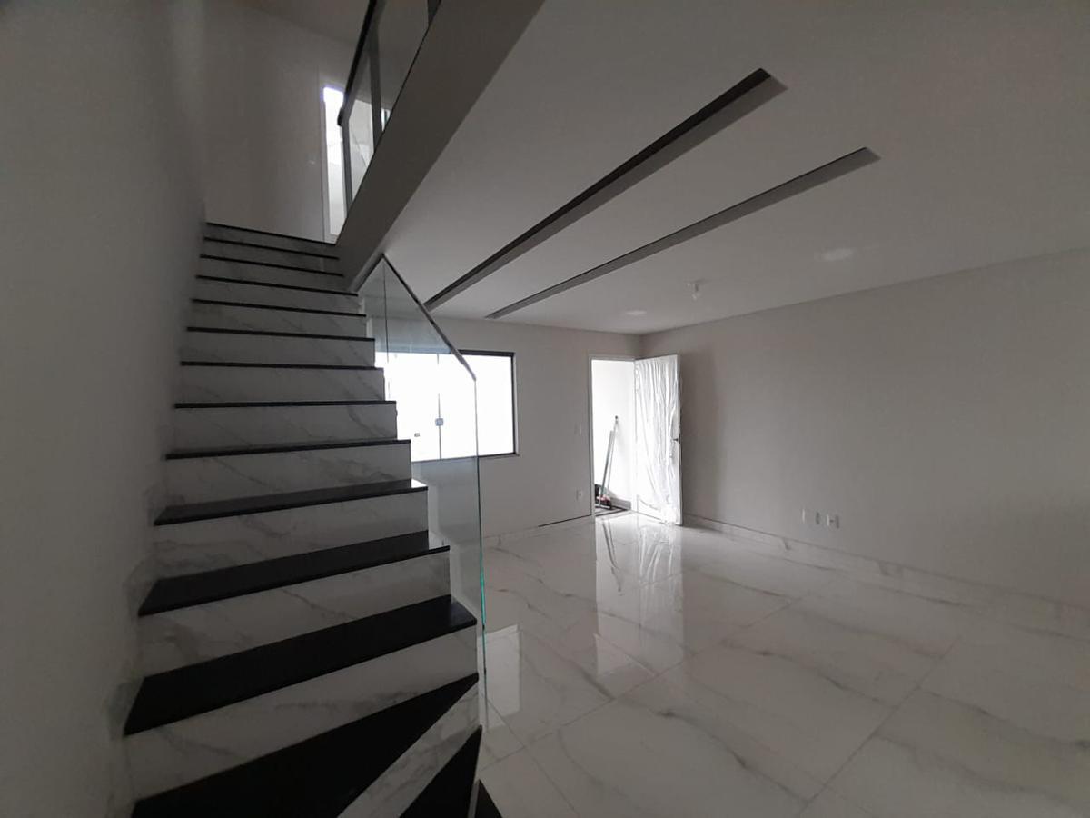 Casa, Floramar, 3 Quartos, 2 Vagas, 1 Suíte