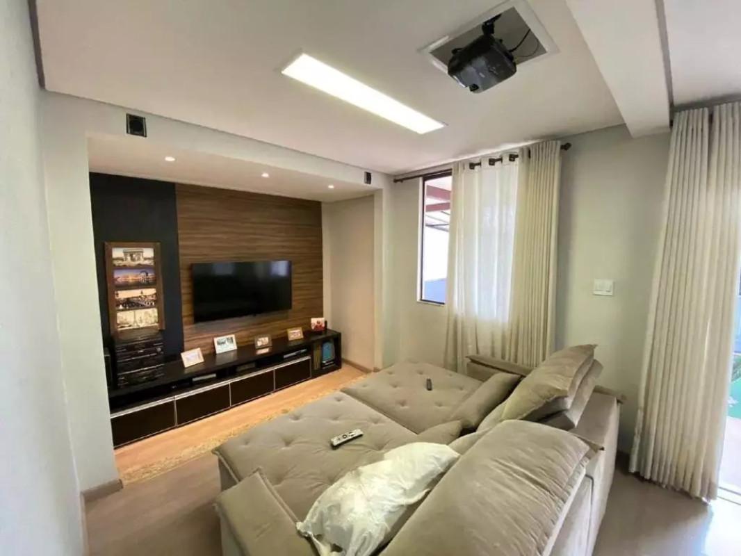 Casa, Teixeira Dias (barreiro), 3 Quartos, 3 Vagas, 1 Suíte