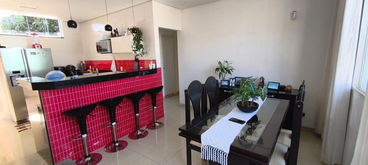 Casa, Cachoeirinha, 6 Quartos, 4 Vagas, 2 Suítes
