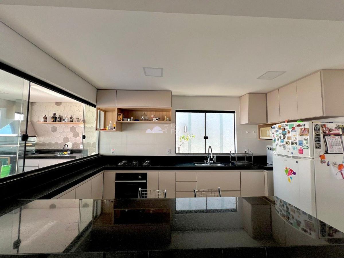 Casa, Planalto, 3 Quartos, 4 Vagas, 1 Suíte