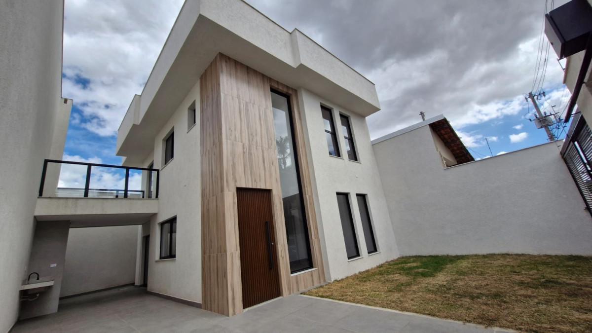 Casa, Planalto, 3 Quartos, 2 Vagas, 3 Suítes