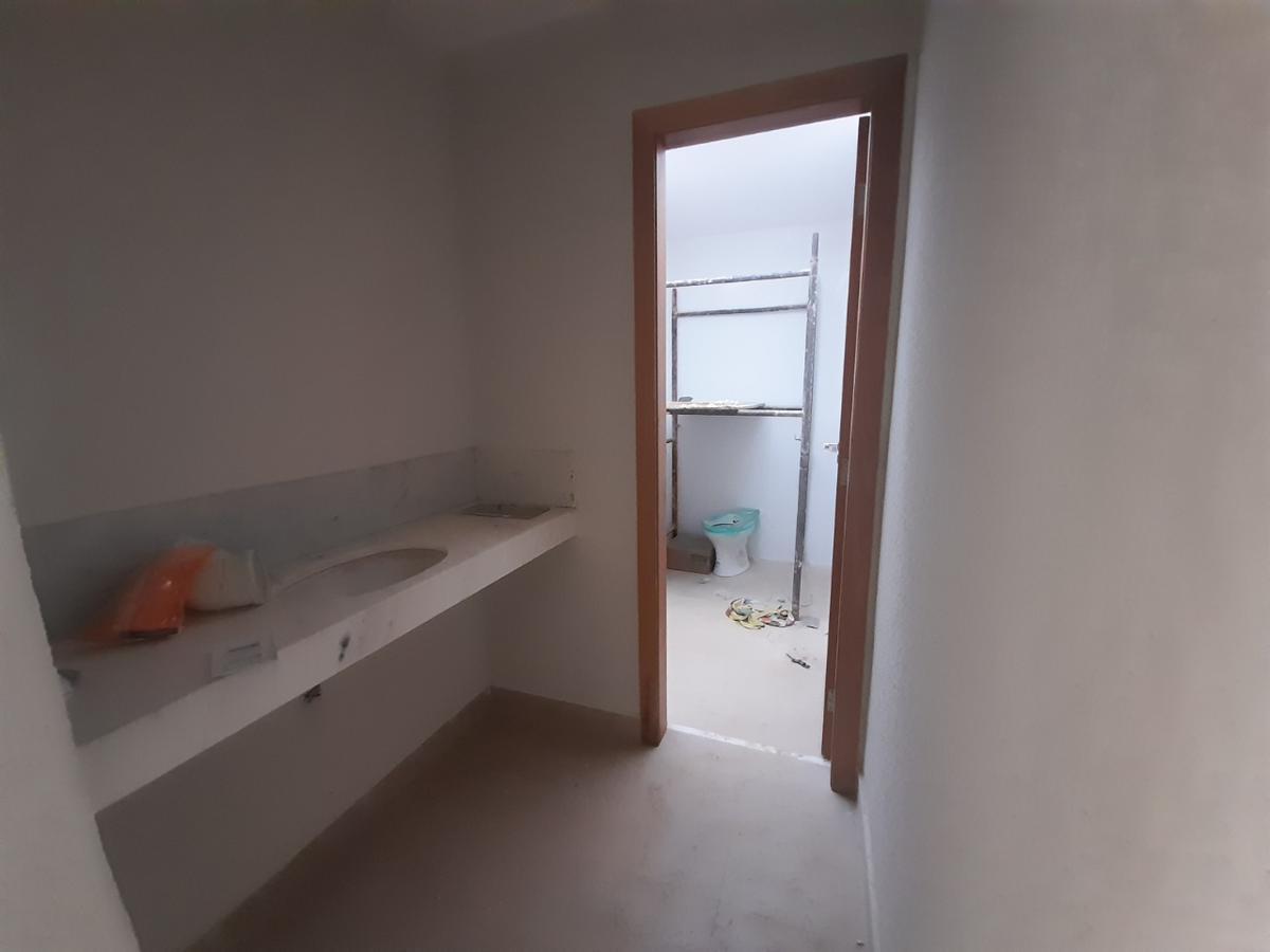 Casa, Esplanada, 3 Quartos, 2 Vagas, 1 Suíte