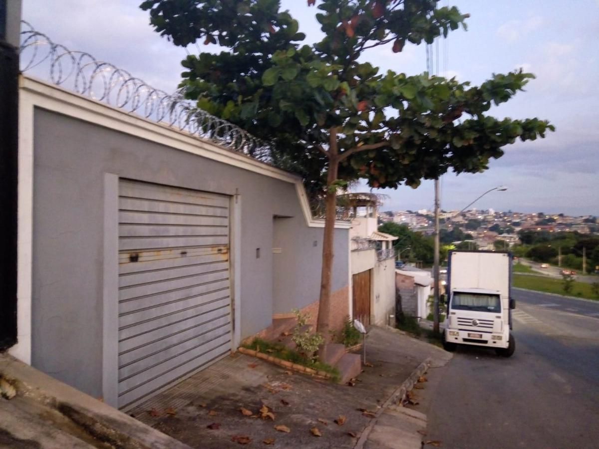 Casa, Alto das Flores, 2 Quartos, 3 Vagas, 1 Suíte