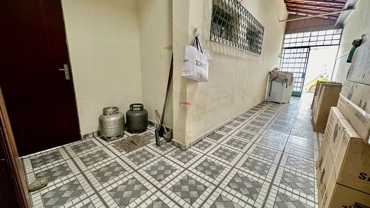 Casa, Planalto, 6 Quartos, 5 Vagas, 1 Suíte
