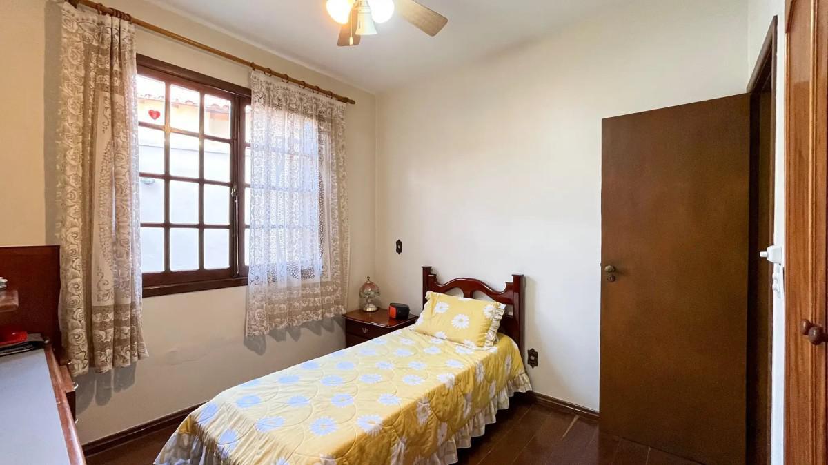 Casa, Luxemburgo, 5 Quartos, 4 Vagas, 2 Suítes