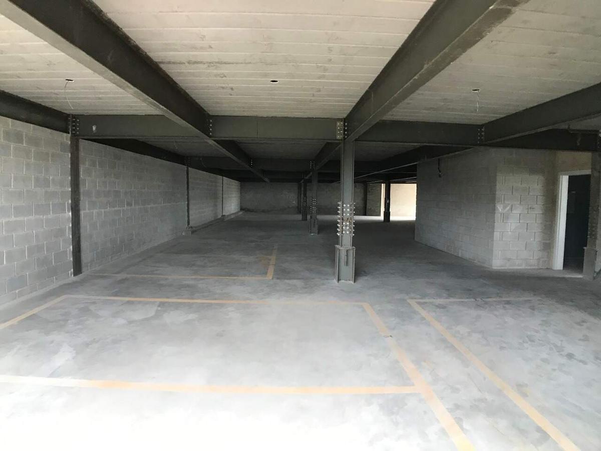 Prédio, Estoril, 70 Vagas