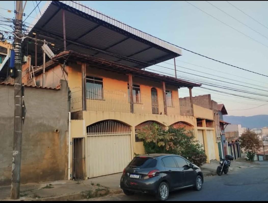 Casa, Olaria, 5 Quartos, 2 Vagas, 1 Suíte