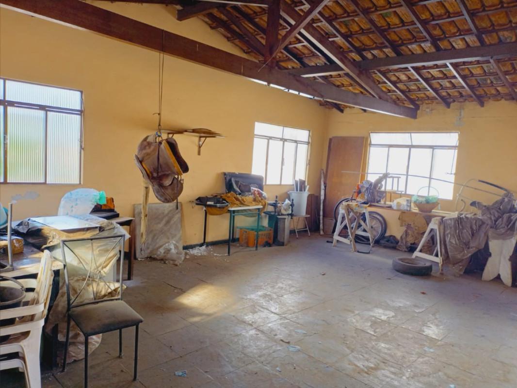 Casa, João Pinheiro, 5 Quartos, 3 Vagas, 1 Suíte