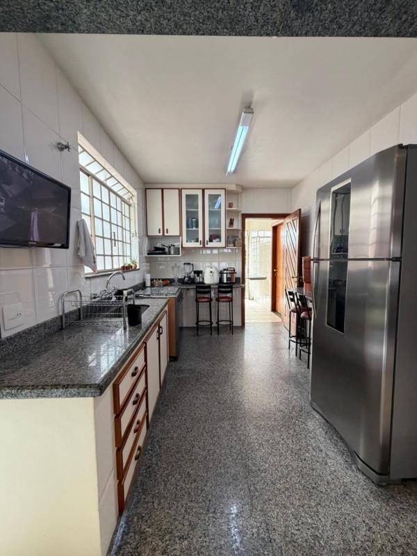 Casa, Castelo, 3 Quartos, 8 Vagas, 1 Suíte