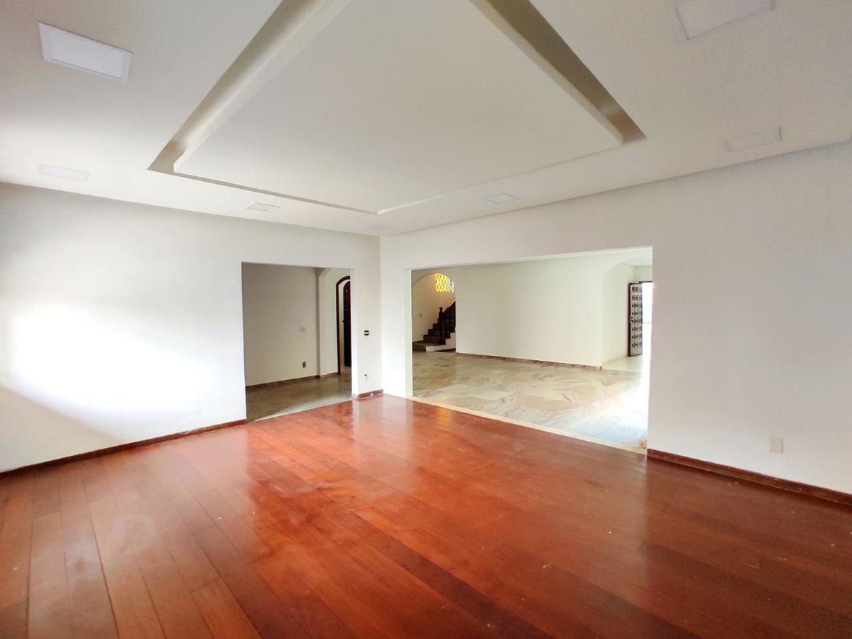 Casa Comercial, São José, 6 Quartos, 4 Vagas, 2 Suítes