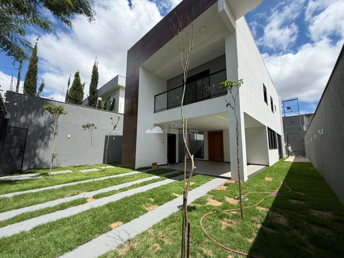 Casa, Trevo, 4 Quartos, 3 Vagas, 3 Suítes