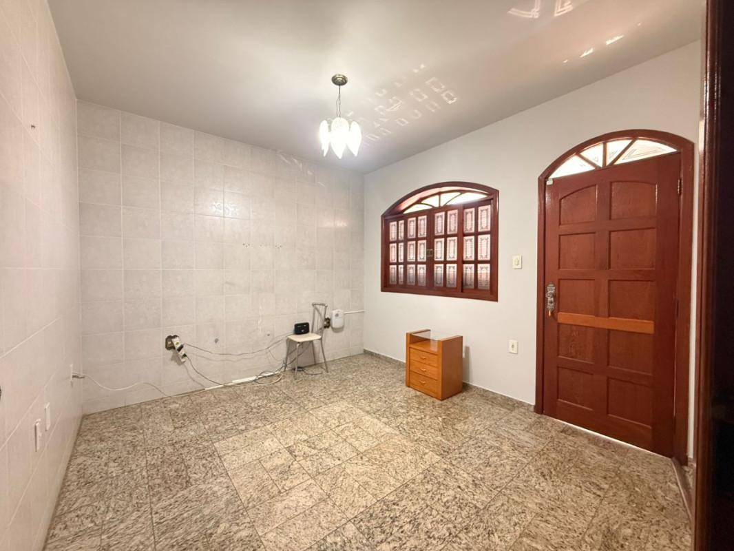 Casa, Sagrada Família, 4 Quartos, 2 Vagas, 1 Suíte