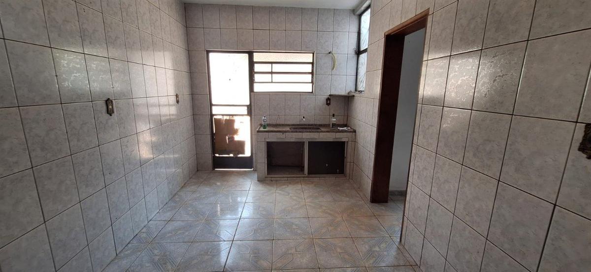 Casa, Centro, 5 Quartos, 0 Vaga, 1 Suíte