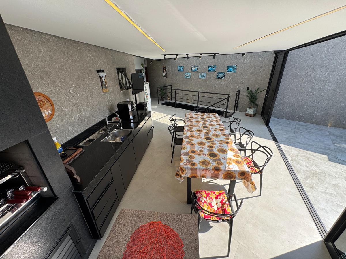 Casa, Santa Branca, 3 Quartos, 3 Vagas, 1 Suíte