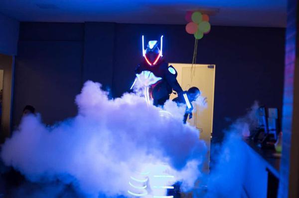 Robô Led Animação de Festas Bh, Atração Diferente Para Evento Belo Horizonte