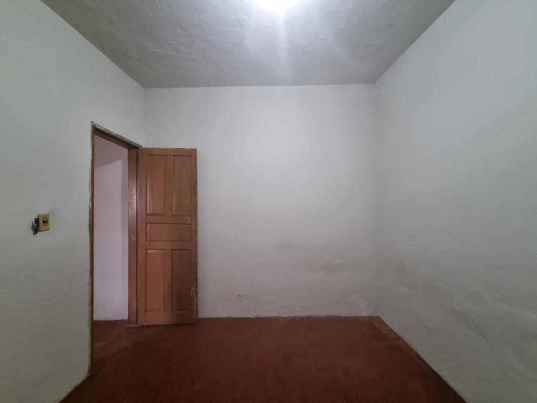 Quitinete, Industrial, 1 Quarto, 0 Vaga