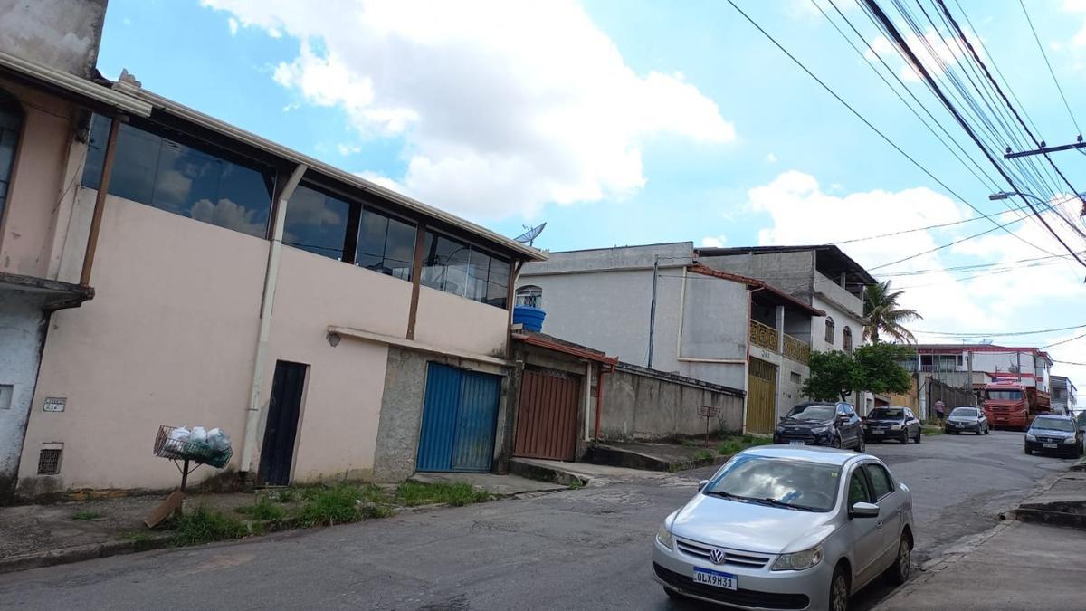 Prédio, Santa Cruz, 10 Quartos, 0 Vaga