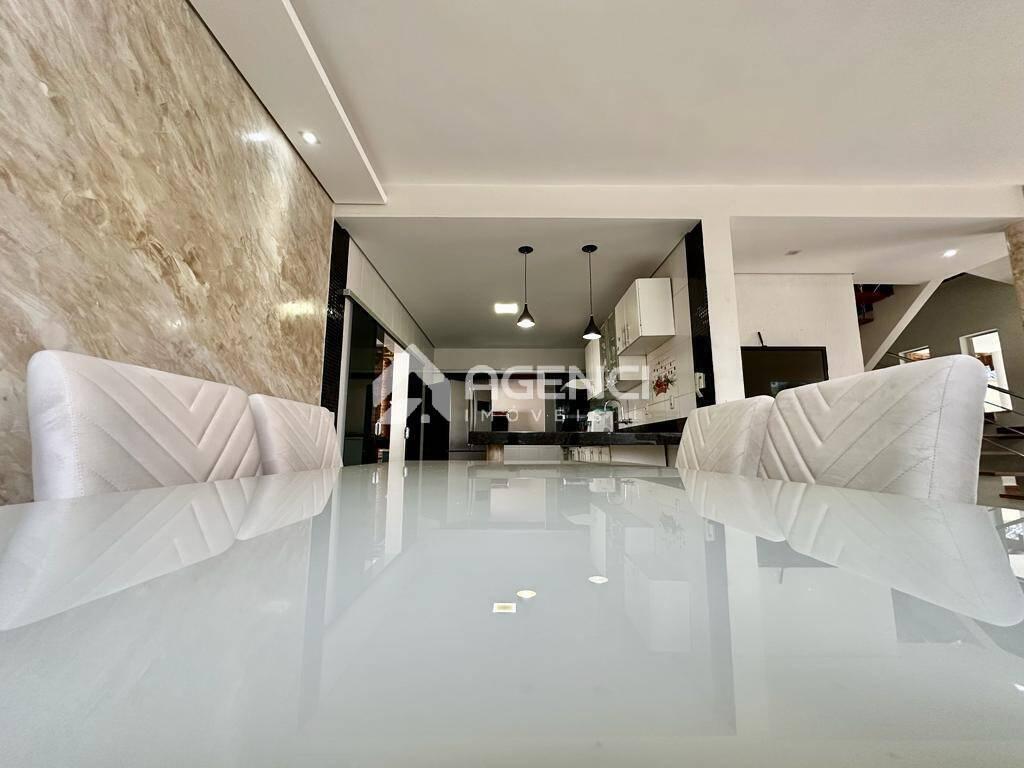 Casa, Cabral, 4 Quartos, 0 Vaga, 1 Suíte