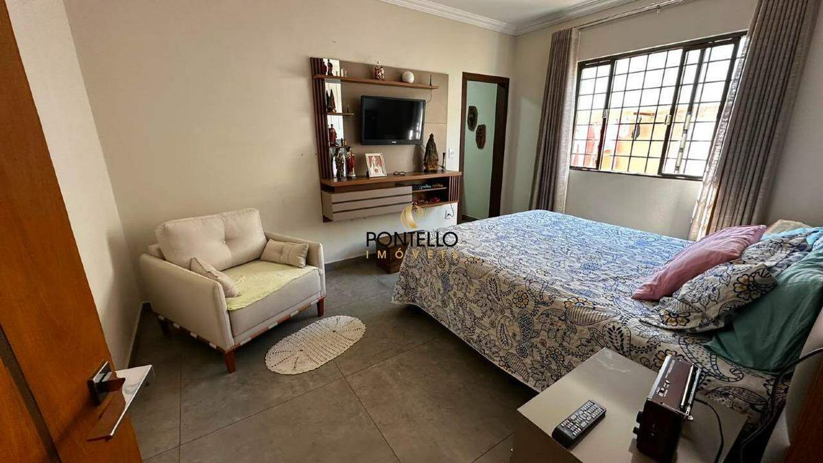 Casa, Nossa Senhora do Carmo, 3 Quartos, 2 Vagas, 1 Suíte