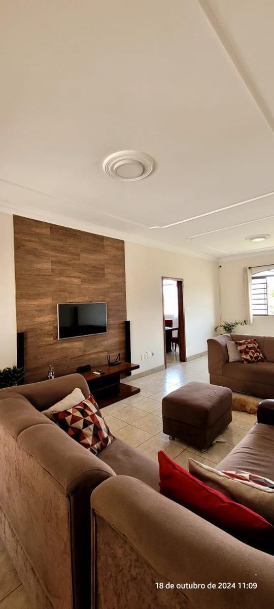Casa, Santa Mônica, 5 Quartos, 1 Vaga, 1 Suíte