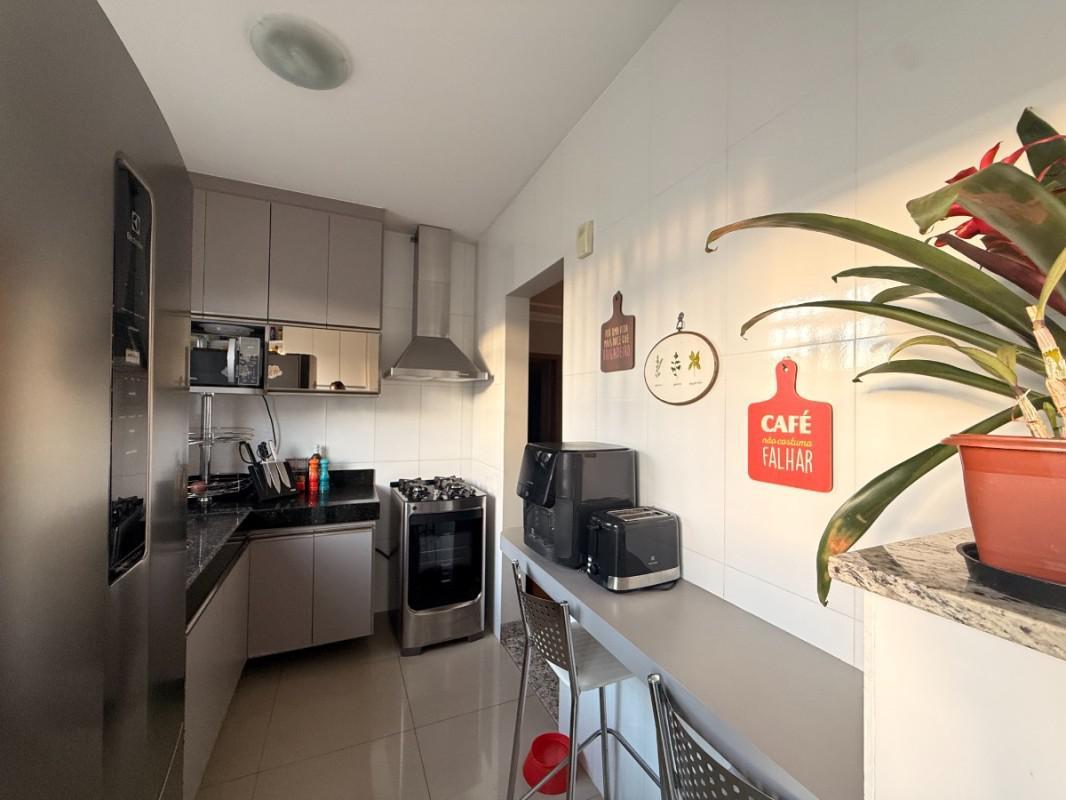 Apartamento, Sagrada Família, 3 Quartos, 2 Vagas, 1 Suíte