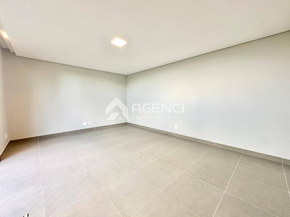 Casa em Condomínio, Alphaville - Lagoa dos Ingleses, 4 Quartos, 0 Vaga, 4 Suítes