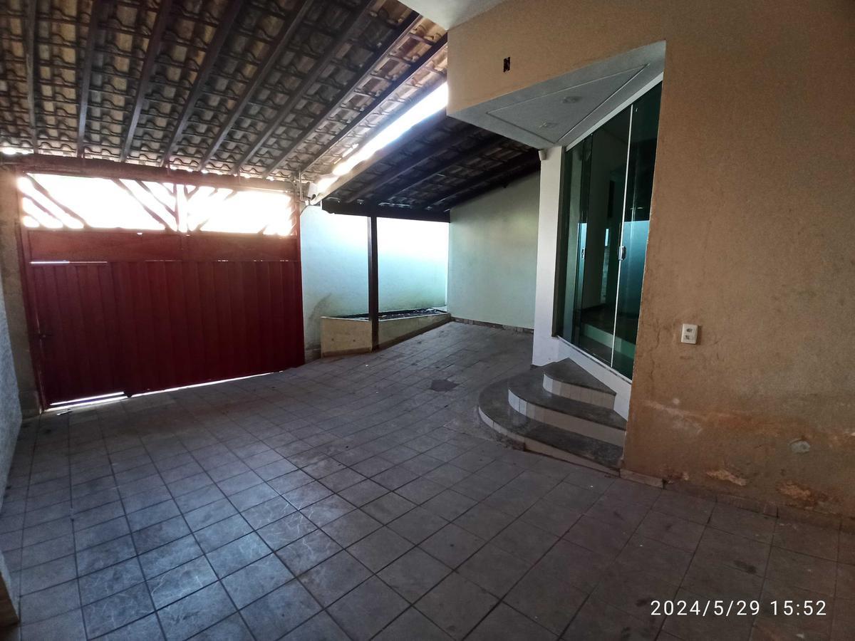 Casa, Santa Cruz, 3 Quartos, 2 Vagas, 1 Suíte