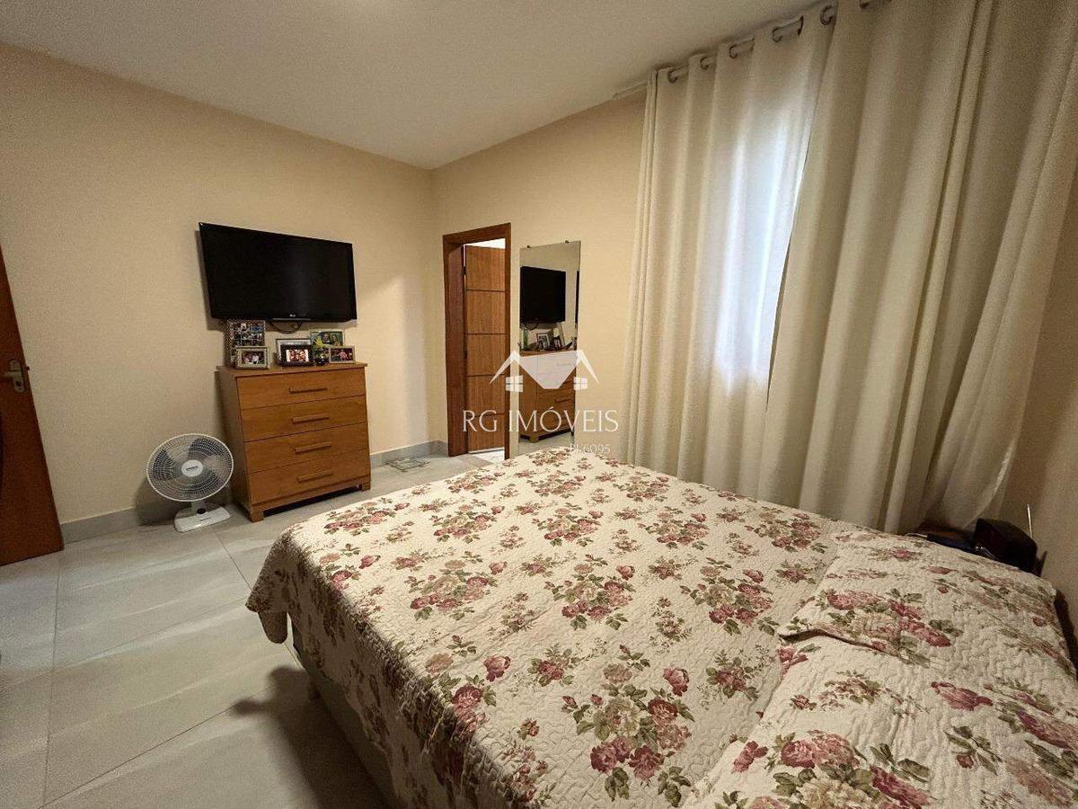 Casa, Barreiro, 2 Quartos, 2 Vagas, 1 Suíte