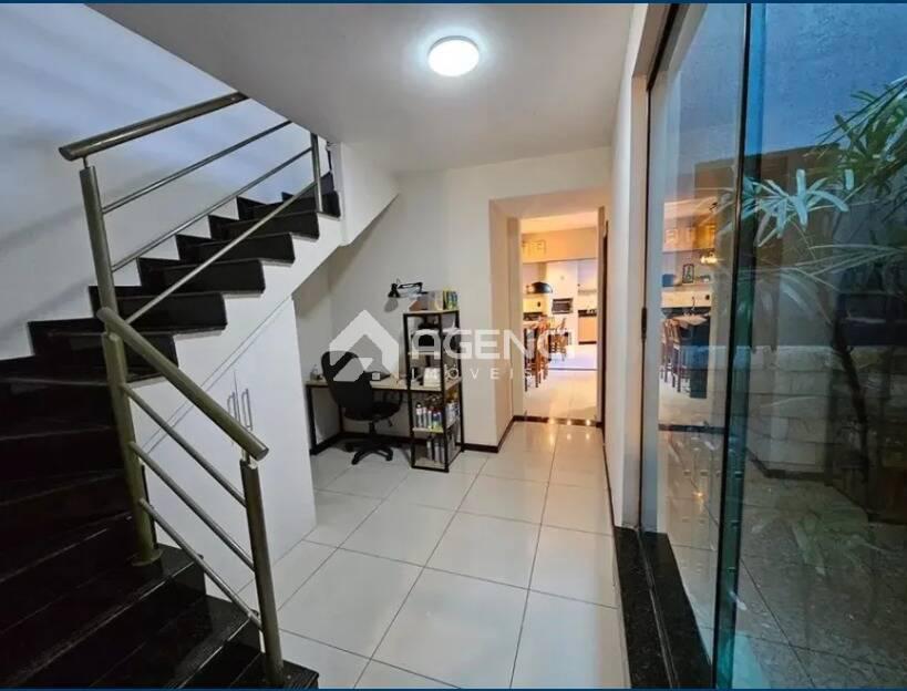 Casa, Cabral, 3 Quartos, 0 Vaga, 1 Suíte