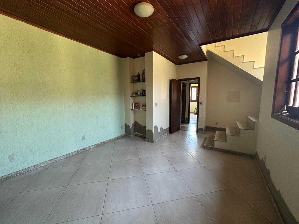 Casa, Lundcea, 4 Quartos, 2 Vagas, 1 Suíte