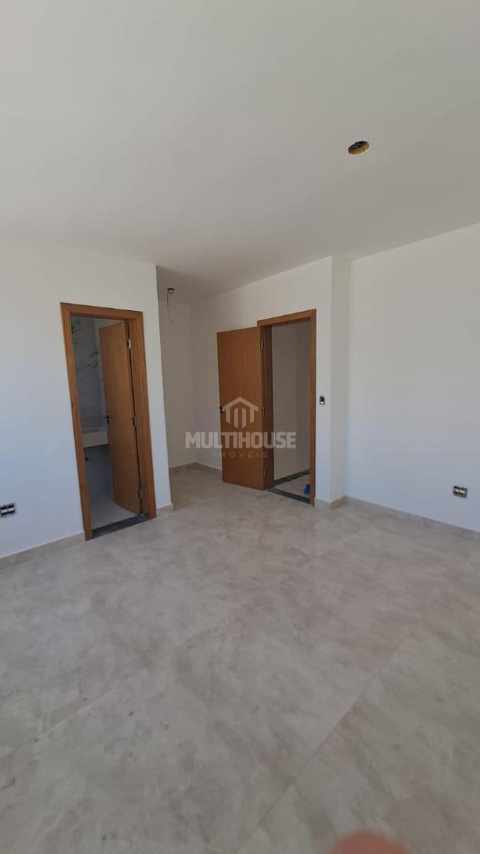 Casa, Santa Branca, 3 Quartos, 4 Vagas, 1 Suíte