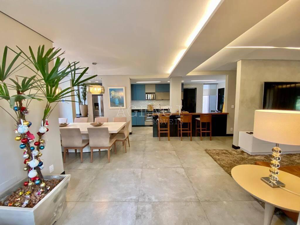 Casa, Castelo, 5 Quartos, 0 Vaga, 5 Suítes