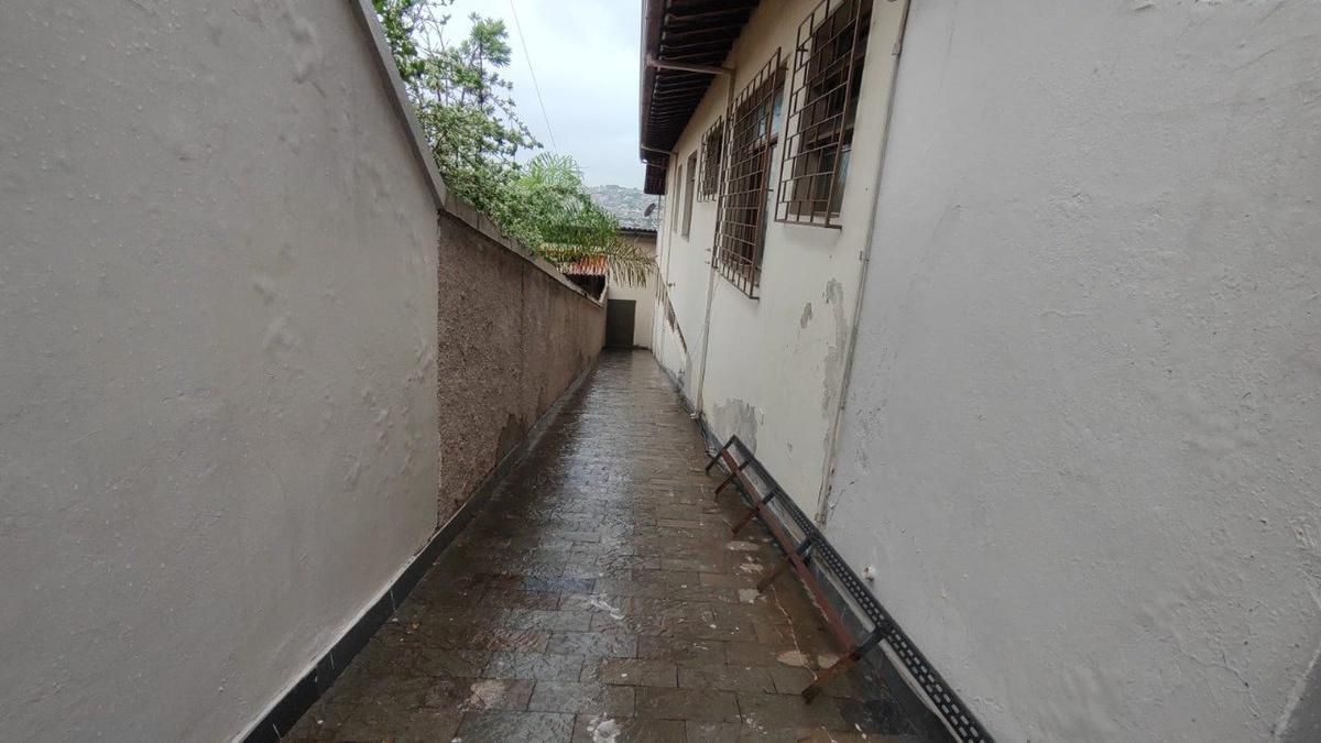 Galpão, Das Industrias I (barreiro), 0 Quarto, 0 Vaga