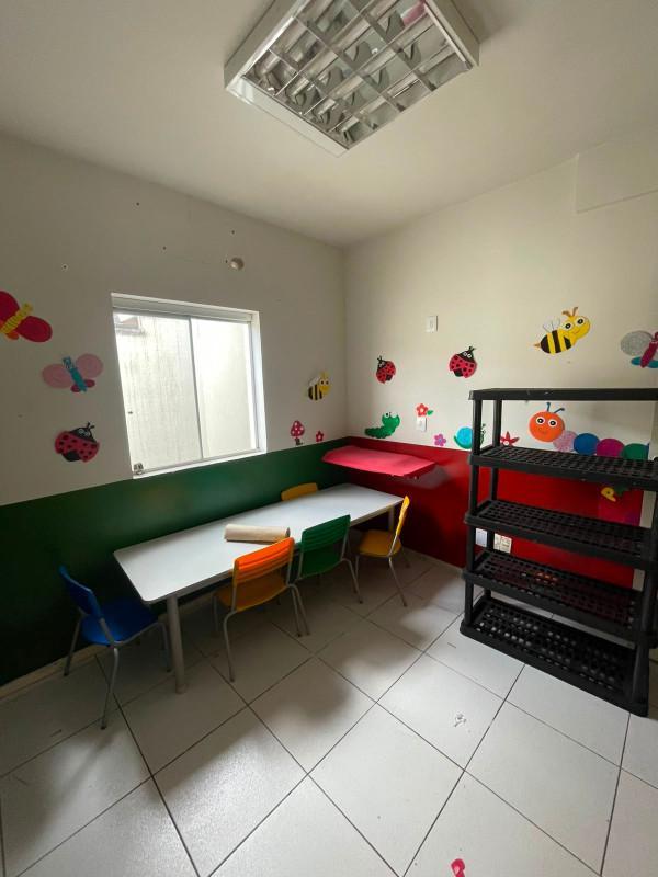 Casa Comercial, Candelária, 4 Quartos, 0 Vaga, 1 Suíte