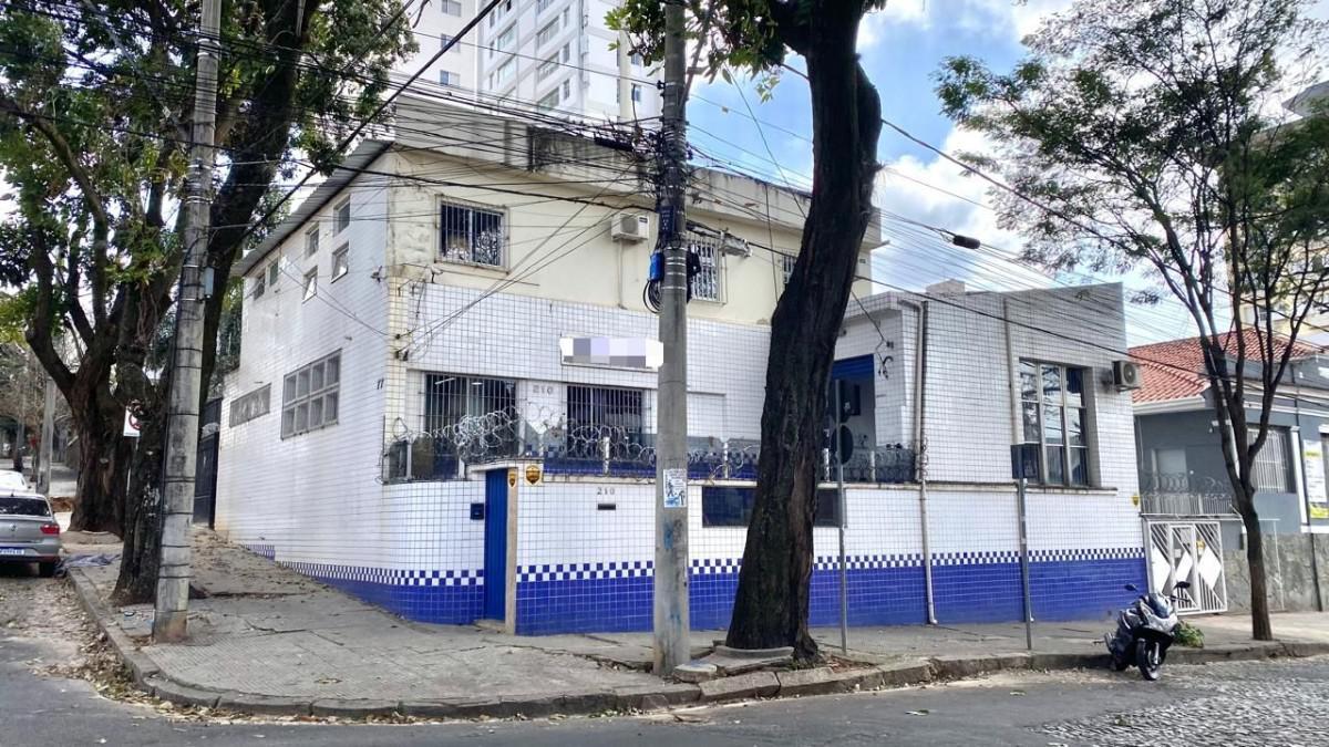 Casa Comercial, Floresta, 11 Quartos, 0 Vaga, 1 Suíte