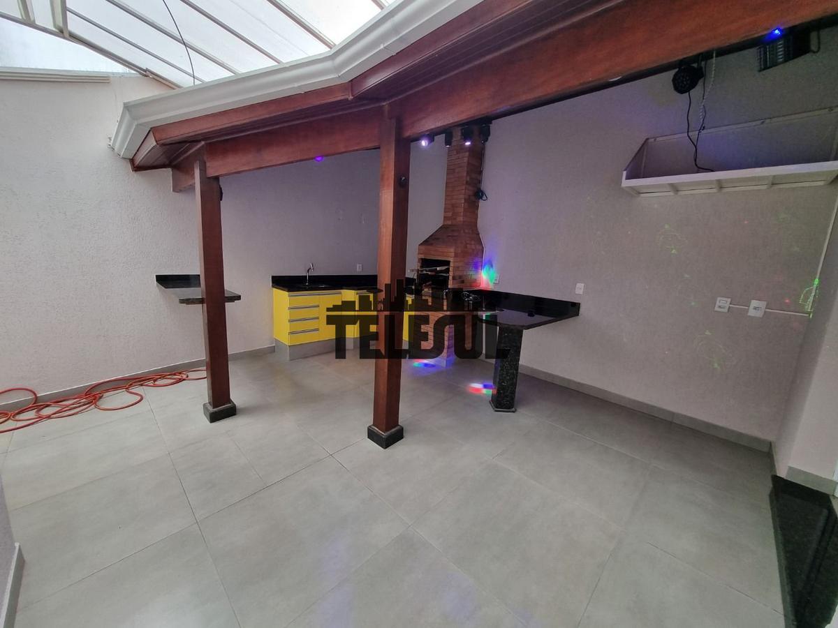 Casa, Jardim Ribeiro, 3 Quartos, 2 Vagas, 2 Suítes