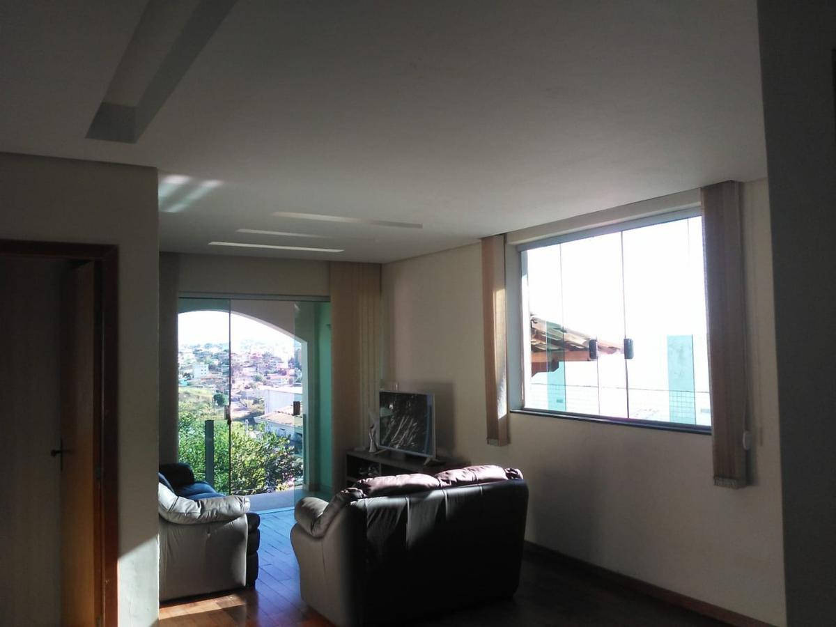 Casa, Fernão Dias, 3 Quartos, 5 Vagas, 1 Suíte