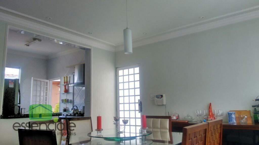 Casa, Santa Cruz Industrial, 4 Quartos, 5 Vagas, 1 Suíte