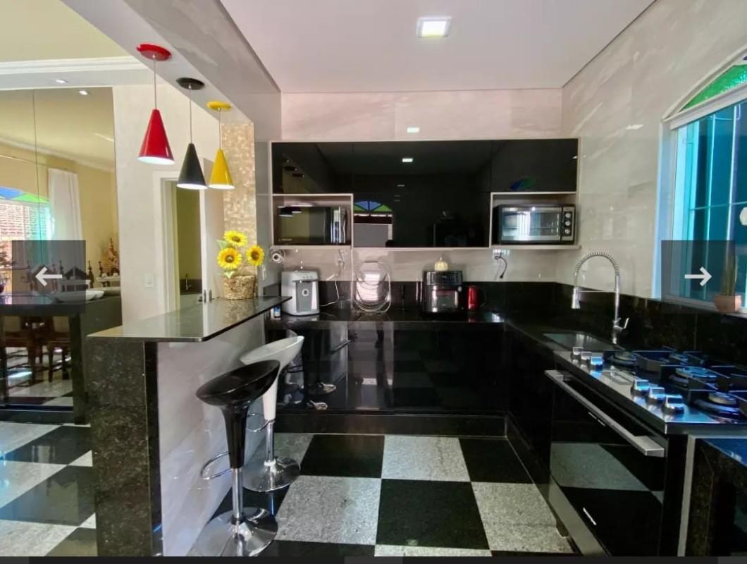 Casa, Santa Branca, 4 Quartos, 2 Vagas, 2 Suítes